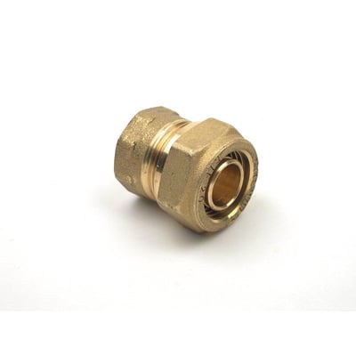 Nærbillede af Tiemme messing PEX-overgangsmuffe, der viser 1/2" indvendigt gevind og 15mm PEX-rør tilslutning.
