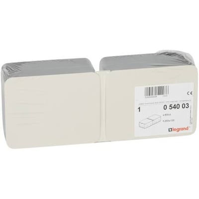 Legrand indstøbningsdåse til 8 moduler, pakket i klar plastfilm med mærkat der angiver produktinformation og stregkode.