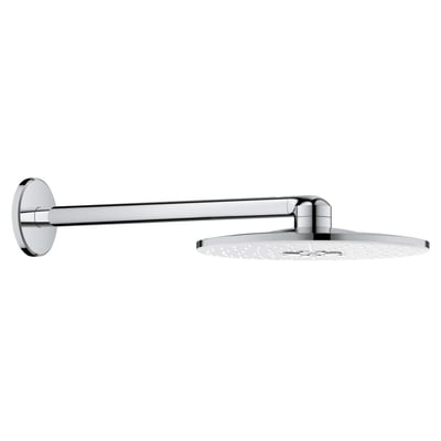 Grohe Rainshower 310 SmartActive hovedbrusersæt i mathvid/krom med rundt brusehoved og vandret arm, set skråt nedefra.