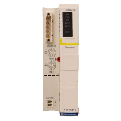 Schneider Electric STB NIM Devicenet modul med modelnummer NDN2212, viser adresseskive og 24 VDC tilslutning.