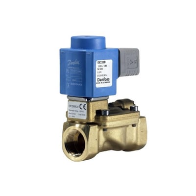 Danfoss EV220B 20B G 34N NC000 BB024AS magnetventil, 3/4", 8 m³/h, med messinghus og blå aktuator.