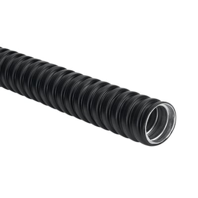 HellermannTyton HelaGuard PCS galvaniseret stålslange, Ø25mm, sort PVC-belægning, set fra den ene ende mod den fleksible, korrugerede overflade.