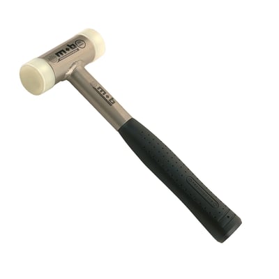 M&B dødslagshammer med 50mm gummihoved og sort plasthåndtag, 1120g vægt, vist på hvid baggrund.