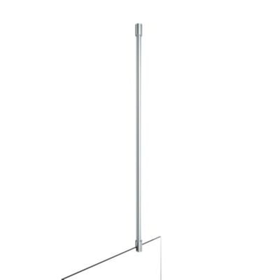 Vetro justerbar bruseforhængstang/loftstiver i krom på 1000 mm, vist monteret på glas.