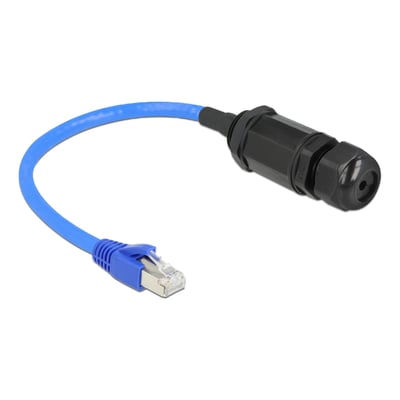 Delock Cat.6-netværkskabel på 0,25 meter med blå kabeldel, RJ45-hanstik og sort IP68-hunbøsning med kabelgennemføring.