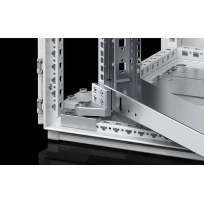 Rittal 180° hængsel monteret på VX svingramme chassis, viser metaldele og bolte på sort baggrund.