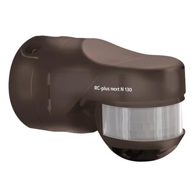 B.E.G. bevægelsessensor RC-Plus Next N 130 i brun plast med 130° detekteringsvinkel og synligt kuglehoved.