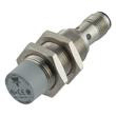 Carlo Gavazzi induktiv aftaster M18 med IO-Link, kort cylindrisk metalhus, gevind og monteringsmøtrikker.
