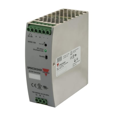 Carlo Gavazzi strømforsyning på 10 A med 24 VDC-udgang og grønne skrueklemmer, set skråt forfra.