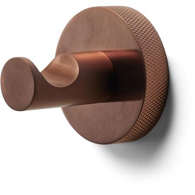 Elegant håndklædekrog i børstet bronze med en cirkulær vægplade og en buet krog, der viser den teksturerede kant.