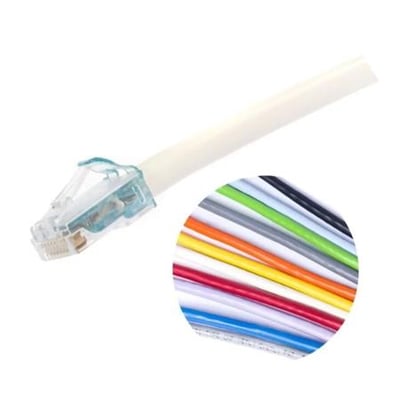 CommScope Mino6A slim Cat 6A U/UTP-patchkabel på 3,9 meter i blå, vist med stik og farvede kabelledere.