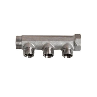 Messing fordelerrør med 3/4" tilgang og tre 15 mm afgreninger, belagt med TEA-overfladebehandling for øget holdbarhed.
