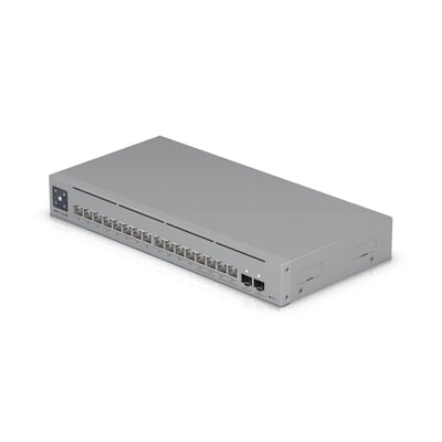 To Ubiquiti USW-Pro-Max-16-PoE switches stablet, viser deres ensartede grå design og porte forneden.
