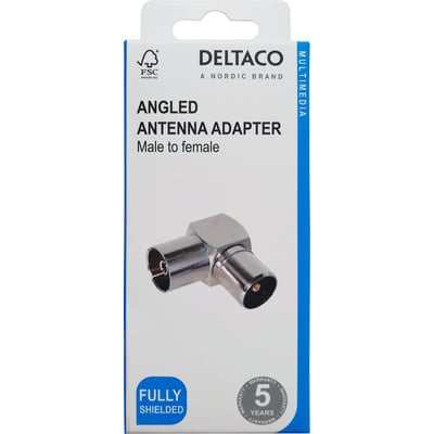 Emballagen viser Deltaco IEC-antenneadapteren, en 90° vinklet han-hun-adapter med blank metalfinish.