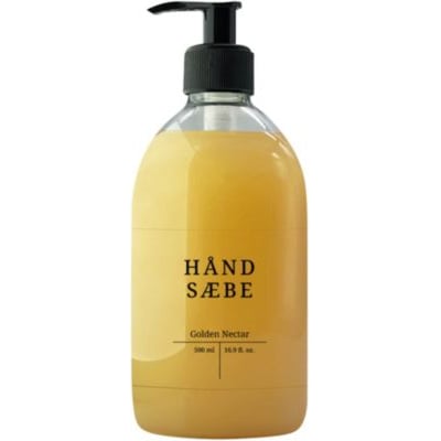 Flaske med flydende håndsåbe Golden Nectar 500 ml. Den gyldne sæbe har en sort pumpe og etikette med produktnavn og volumen.