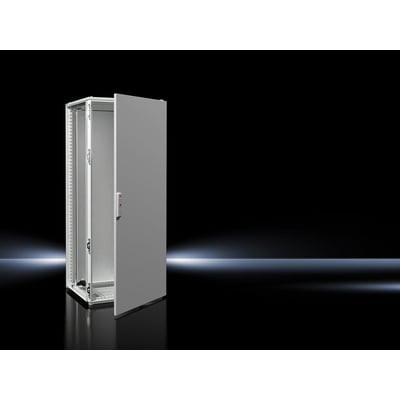 Rittal VX25 gulvskab i stål, 600x1400x500 mm, med åben dør, præsenteret mod en mørk, reflekterende baggrund med diskret lys.