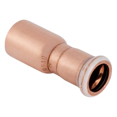 Geberit Mapress reduktion i skinnende kobber, 28 x 18 mm, viser presfittingsystemet med et hvidt plastbånd.