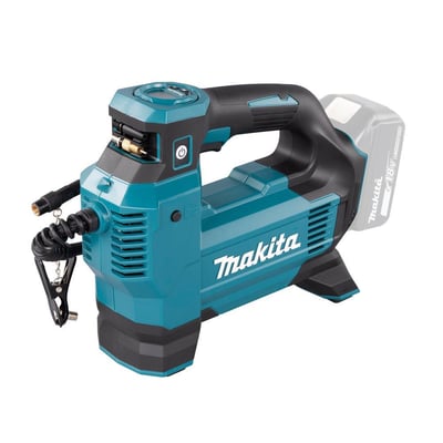 Nærbillede af Makita akku luftpumpe DMP181Z, der viser batteriindsats og ventilkobling.