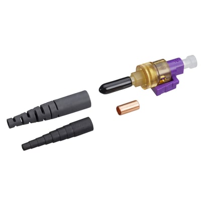 Lauritz Knudsen fiberkonnektor ST, OM2, 50/125 µm, vist som samling med kabelaflastning, støvhætte og ferrule.