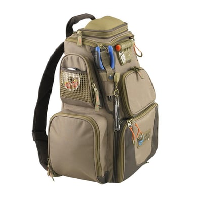 Hultafors Wild River Nomad rygsæk i brun med sorte stropper, viser den kompakte og organiserede front med værktøj.