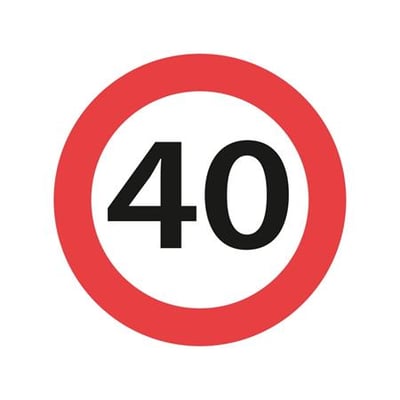 Cirkulært vejskilt med rød kant og tallet 40 i sort, som indikerer en hastighedsbegrænsning på 40 km/t.