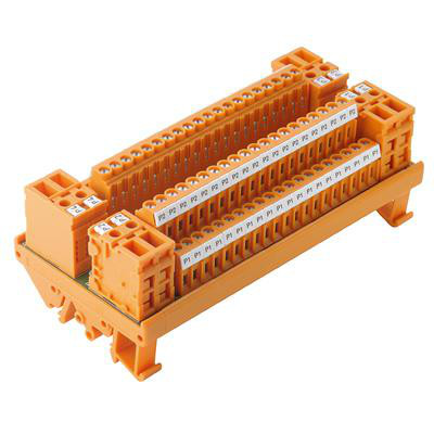 Weidmüller interfacemodul med terminaler og konnektorer i orange, vist skråt oppefra.