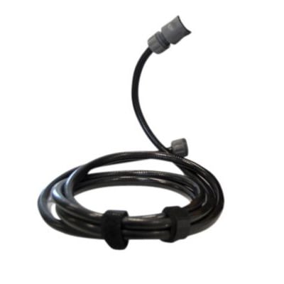 Tecnosystemi Hydro Clean kobling med Quick Attack, en sort slange viklet med velcrostropper og grå koblingsstykker i hver ende.