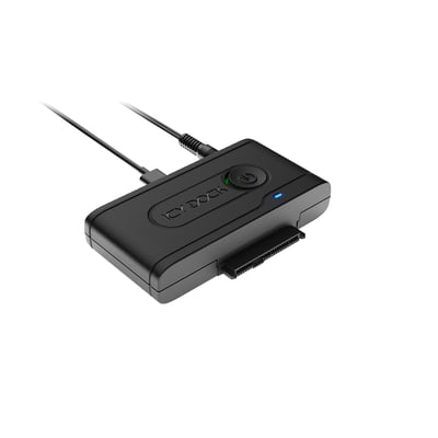 Sort ICY Dock U.2 NVMe SSD-adapter til USB 3.2 Gen2 med tilslutningskabler og SSD-stik synligt.
