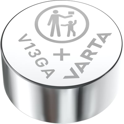 Nærbillede af et enkelt Varta V13GA/LR44 alkaline batteri, der viser den runde sølvfarvede overflade.