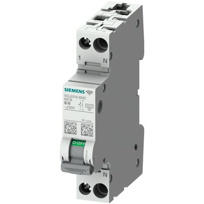 Siemens automatsikring C32A, 1P+N, 6kA, 1 modul bred med trådløs kommunikation vist fra siden med tydelig afbryder og mærkning.