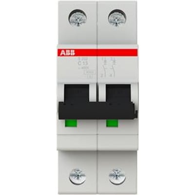 ABB automatsikring C13A, 2-polet og 6kA, vist forfra på hvid baggrund.