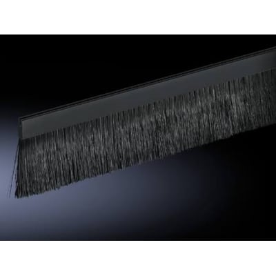 Rittal IT børstesæt til kabelkanal, viser tætte sorte børster på en sort skinne på mørkeblå baggrund.