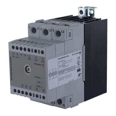 Carlo Gavazzi 2-polet analogstyret solid-state-relæ i gråt og sort hus med tilslutningsterminaler på fronten.