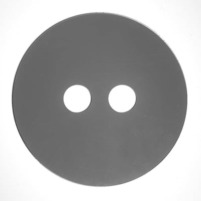 Purus microcement installationsbeskyttelse, et rundt gråt slibelåg med to cirkulære huller for tæt installation.