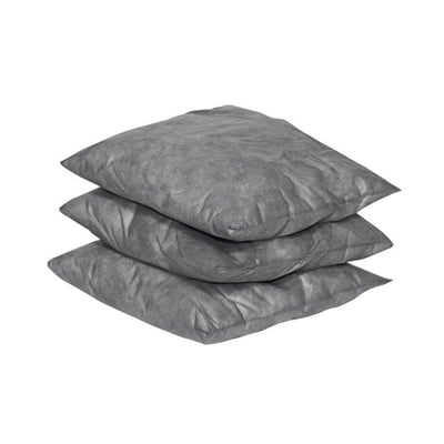 Grå universal absorberingspude til opsugning af olie, vand og andre væsker, vist som tre puder stablet oven på hinanden.