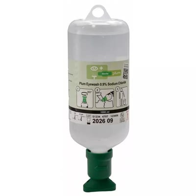 Plum øjenskyller 4707 med 1000 ml steril 0,9 % natriumklorid og grøn øjenkop, vist forfra.