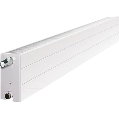 Hvid Purmo KON V33 lavkonvektor, 286 mm høj og 3000 mm lang, set skråt fra enden med tilslutninger.