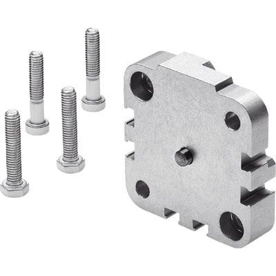Festo Multi-pos. kit DPVU-40 med fire monteringsbolte i metal på en hvid baggrund, viser komponenterne isoleret.