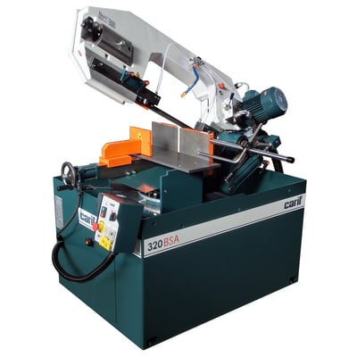 Carif 320 BSA halvautomatisk båndsav med robust mørkegrøn metalstruktur og pulverlakeret overflade. Den har en hvid savbue med synlige hydrauliske komponenter og motor.