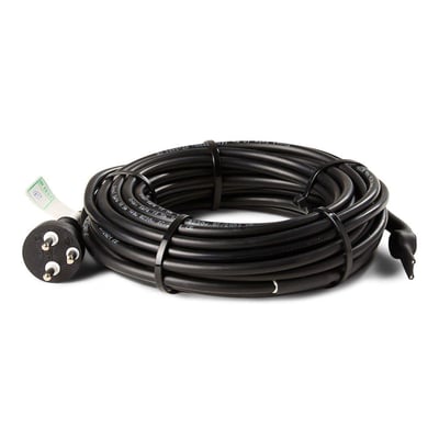 Tættere kig på Heatcom Frost Safe varmekabel med tydelig mærkning af "Frost Safe 10.5m 13W/m 230V CE" og en grøn "IR TEST" mærkat.