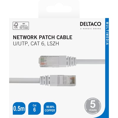 Emballagen til Deltaco Cat6-netværkskabel på 0,5 meter viser det hvide kabel med gennemsigtige stik.