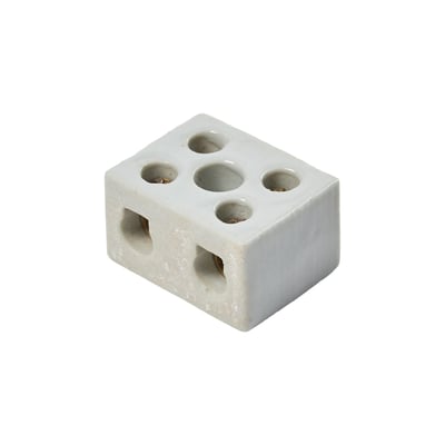 Porcelænskronemuffe med 16 mm2 kapacitet og 2 poler med et centralt hul til ledningsforbindelse.