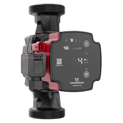 Grundfos ALPHA2 GO cirkulationspumpe med sort støbejernskabinet og digitalt display, monteret på et isoleret rør.