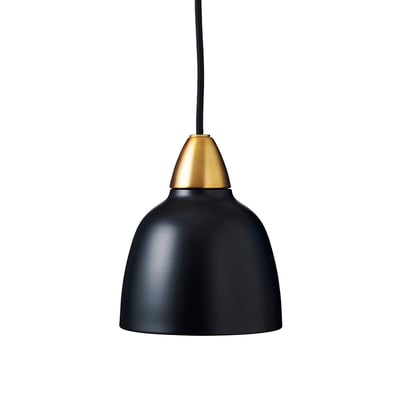 Superliving Urban Mini pendel i mat sort metal med messing top, vist isoleret på hvid baggrund med sort tekstilledning.