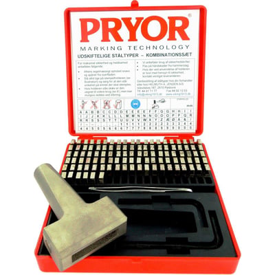 Detaljeret billede af Pryor kombisæt, der viser de 100 præcisionsfremstillede 2,5 mm stålkarakterer, holder og manual i en åben kuffert.