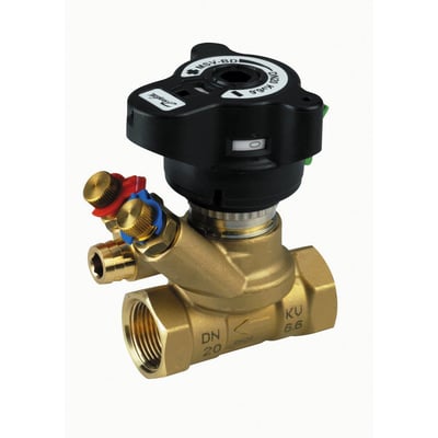 Nærbillede af Danfoss MSV-BD ventilens messingkrop med mærkninger for DN 20 og Kvs 6.6.