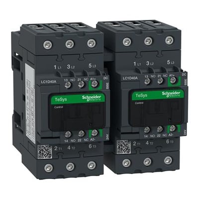 Schneider Electric kontaktorer LC1D40A 3P, 40A med grønne TeSys Control-mærkater og 24V DC-mærkning.