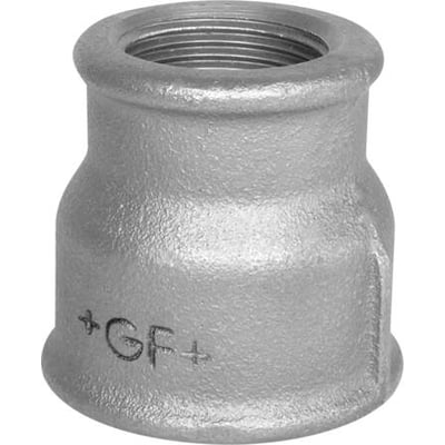 Georg Fischer formmuffe i sort stål, 2 1/2" til 1 1/2", med indvendige gevind og GF+ logo. Billedet viser en reduceret muffe-muffe fitting.