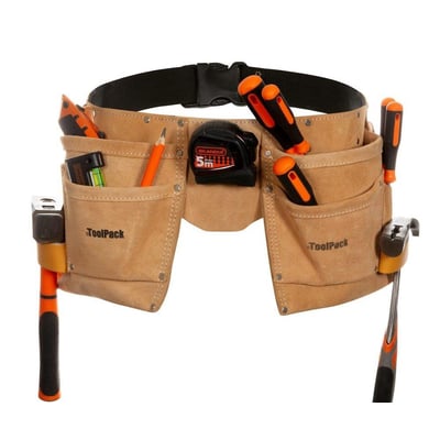 ToolPack værktøjsbælte i læder med mange lommer og stropper, der indeholder hammer, skruetrækkere, blyant og målebånd.