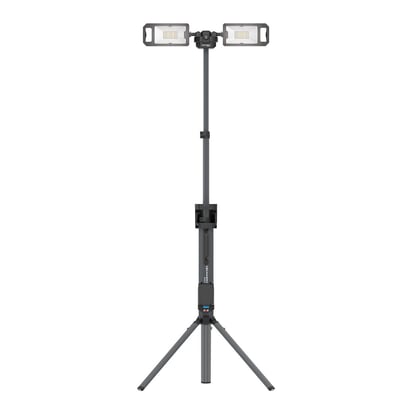 Scangrip TOWER 8 CONNECT arbejdslampe på trefod, set forfra med udstrakte lysenheder på stativets top.